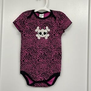 NEW LITTLE SPRING PURPLE ONSIE w SKULL & HEARTS size 18 months